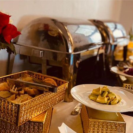 Hotel Vendome Дуала Экстерьер фото