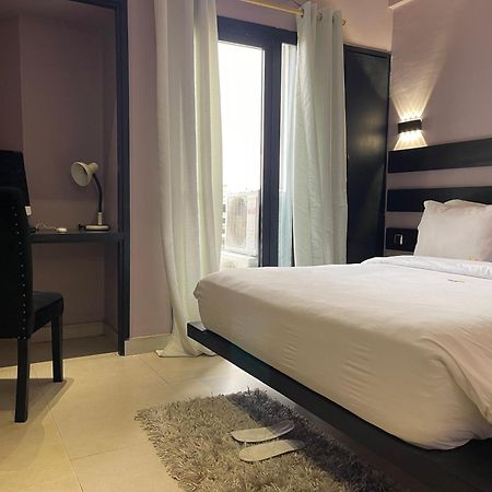 Hotel Vendome Дуала Экстерьер фото