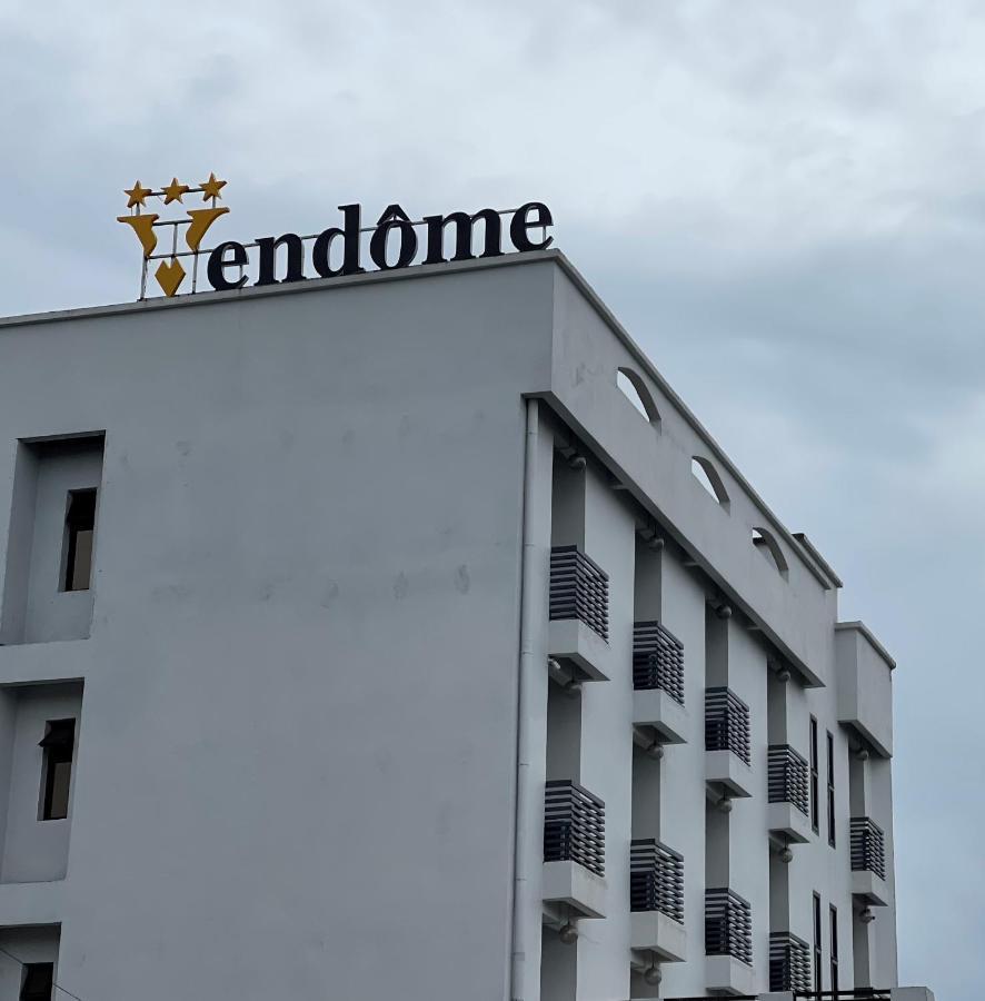 Hotel Vendome Дуала Экстерьер фото