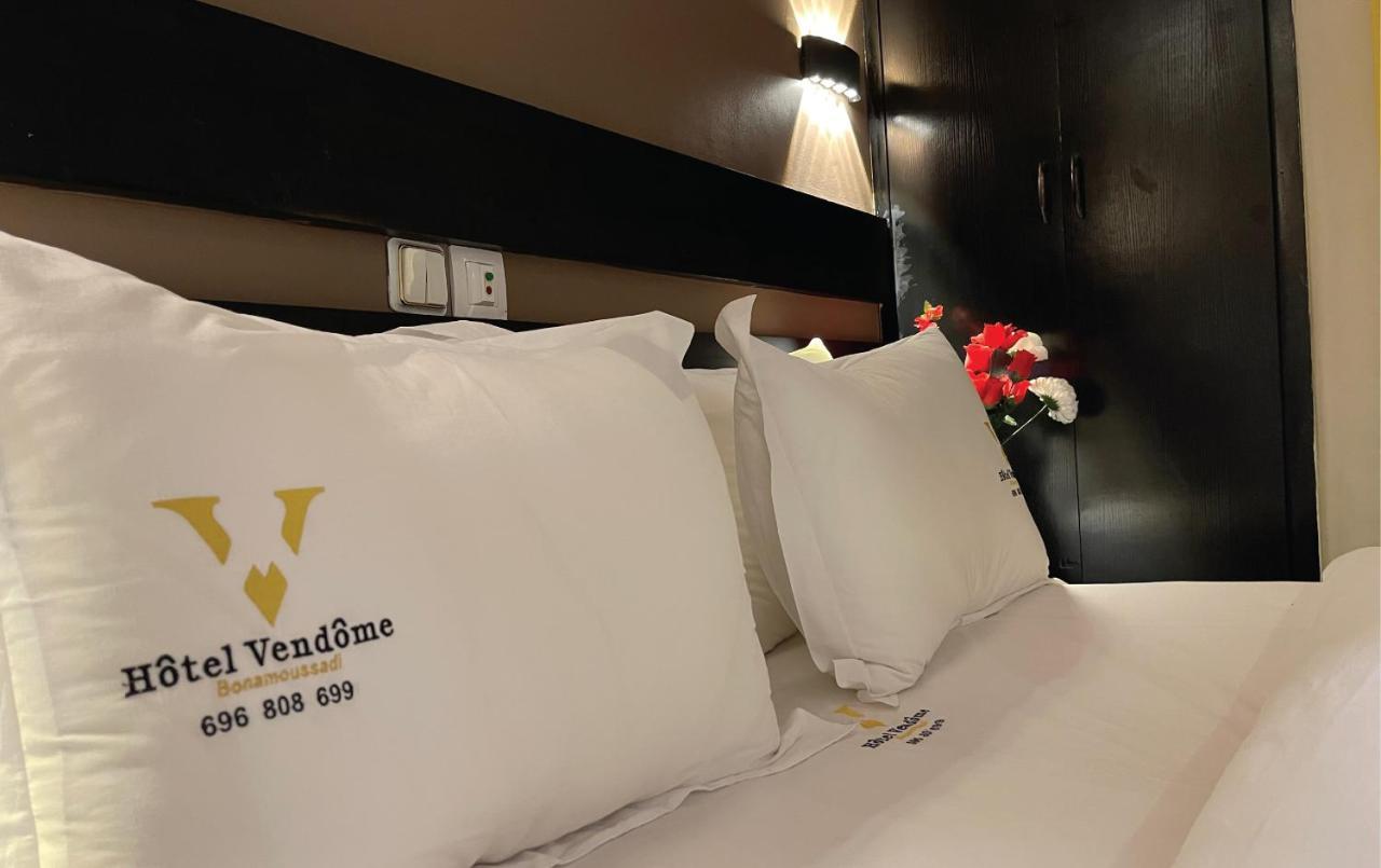 Hotel Vendome Дуала Экстерьер фото