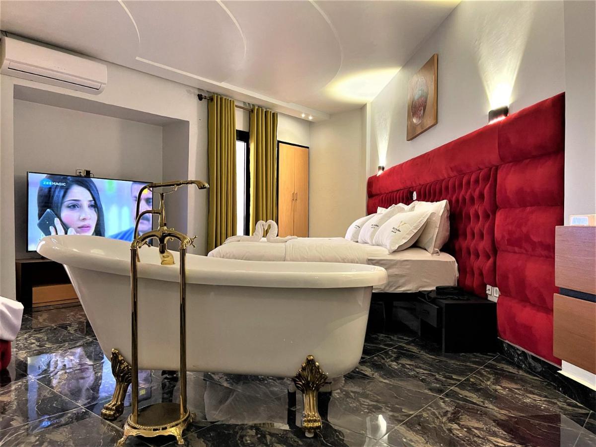 Hotel Vendome Дуала Экстерьер фото