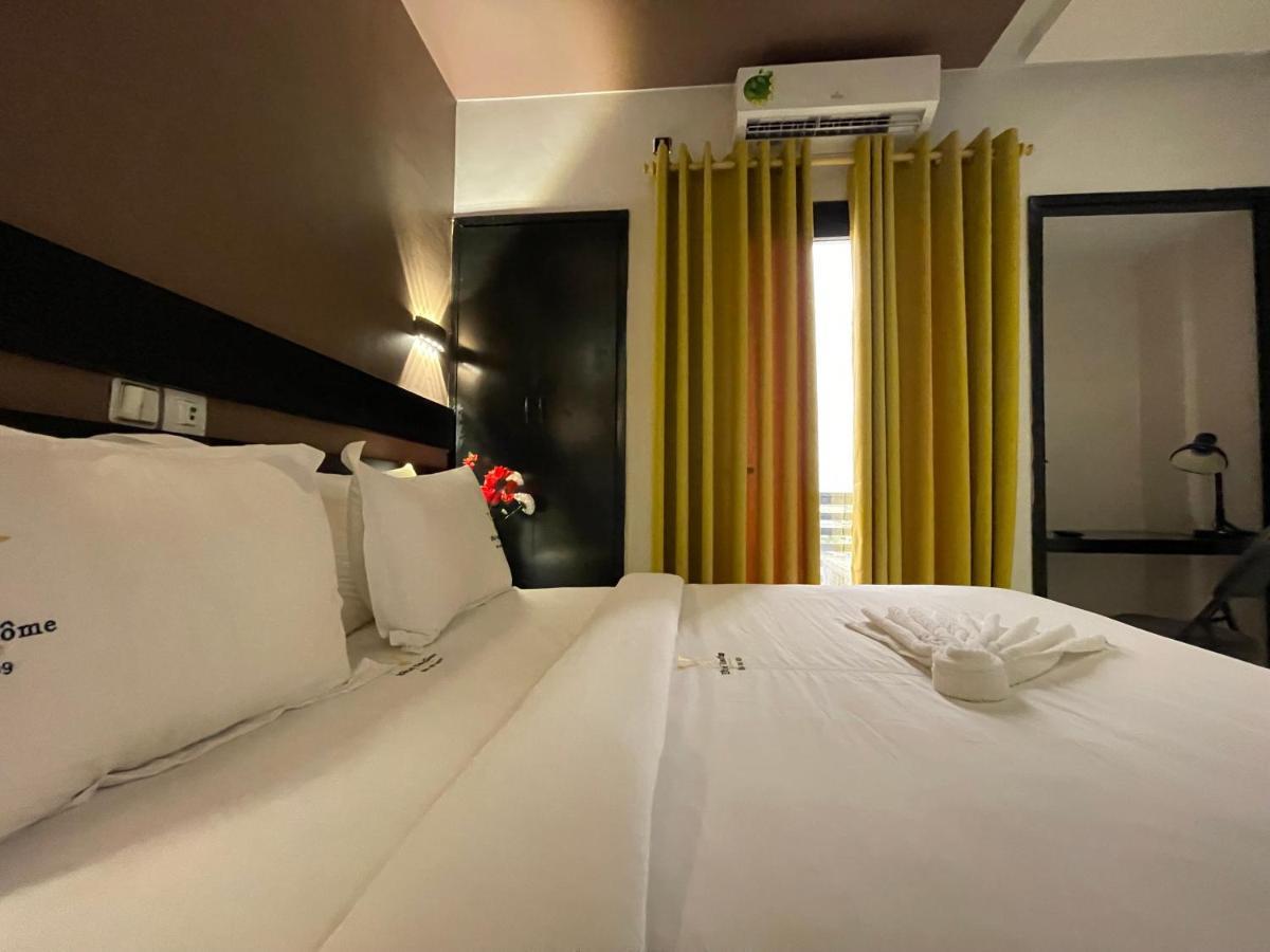 Hotel Vendome Дуала Экстерьер фото