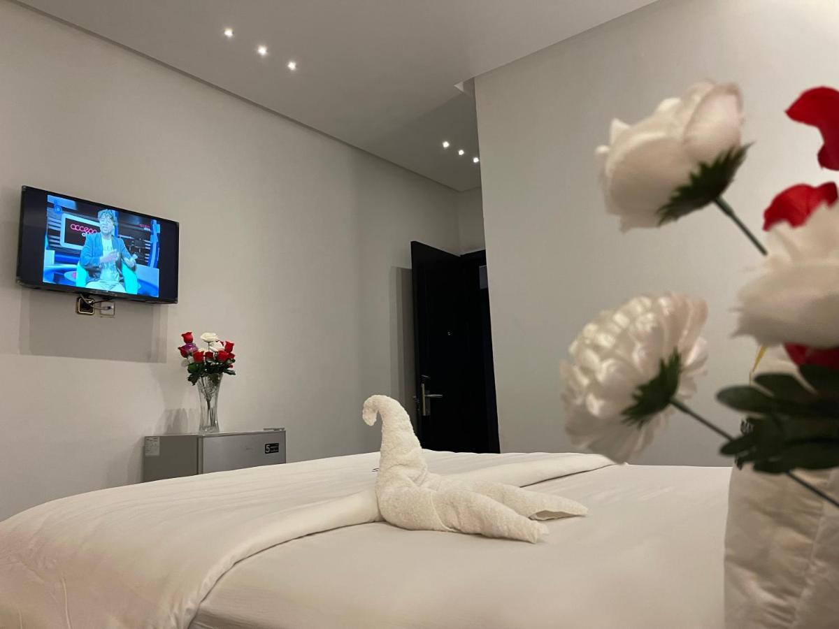 Hotel Vendome Дуала Экстерьер фото