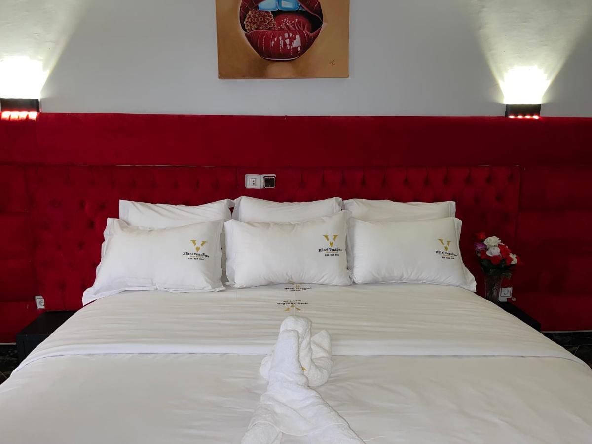 Hotel Vendome Дуала Экстерьер фото