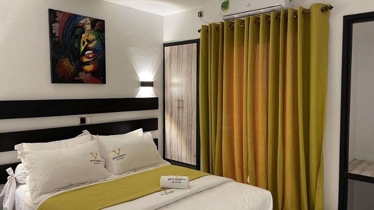 Hotel Vendome Дуала Экстерьер фото