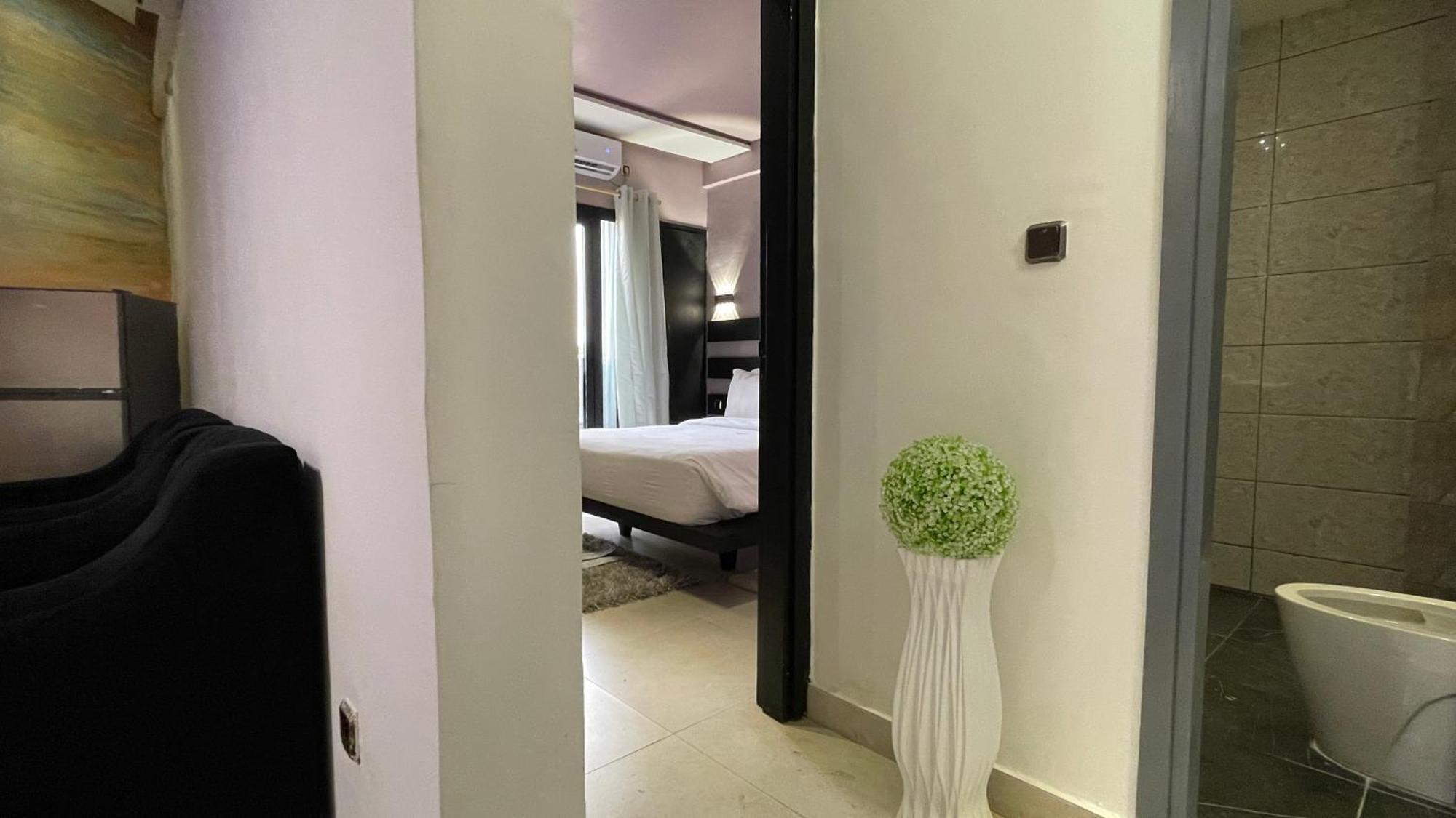 Hotel Vendome Дуала Экстерьер фото