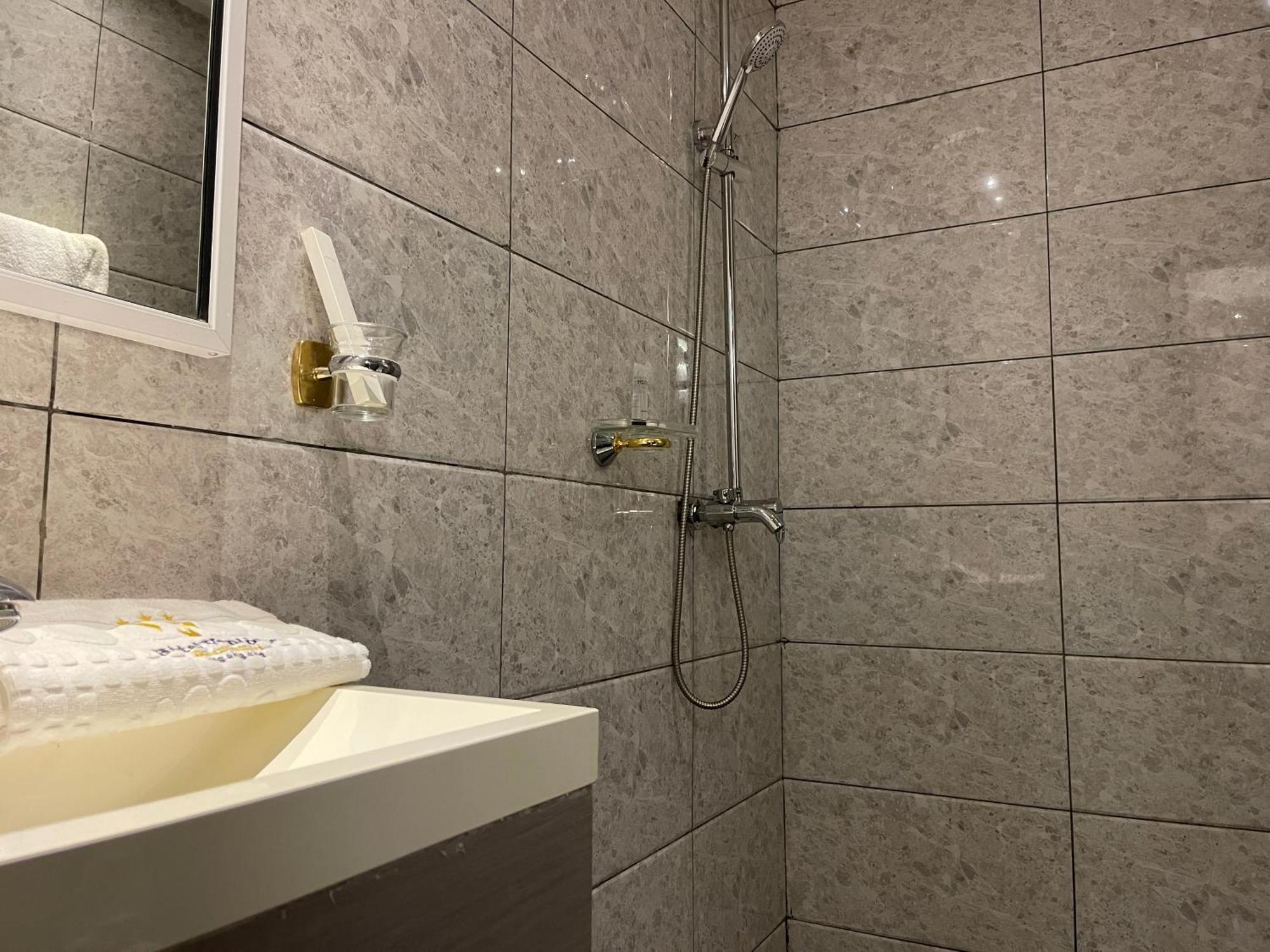 Hotel Vendome Дуала Экстерьер фото